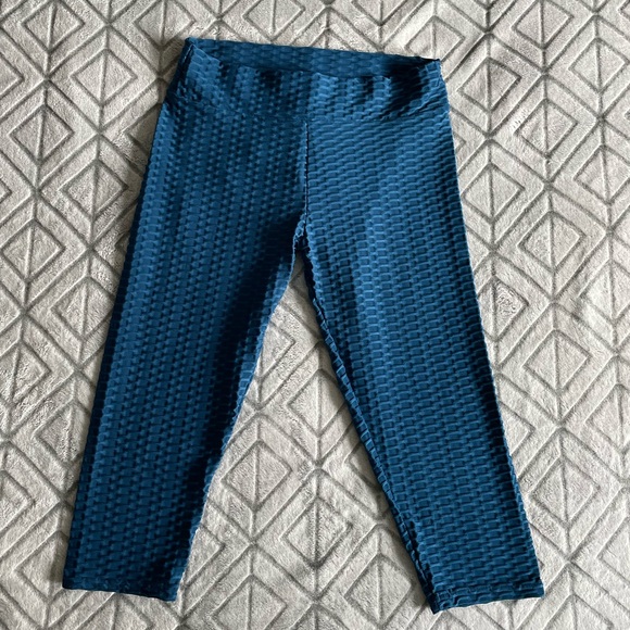 Booty Shaping Capri Length Leggings, Blue, Size XL - Picture 2 of 11